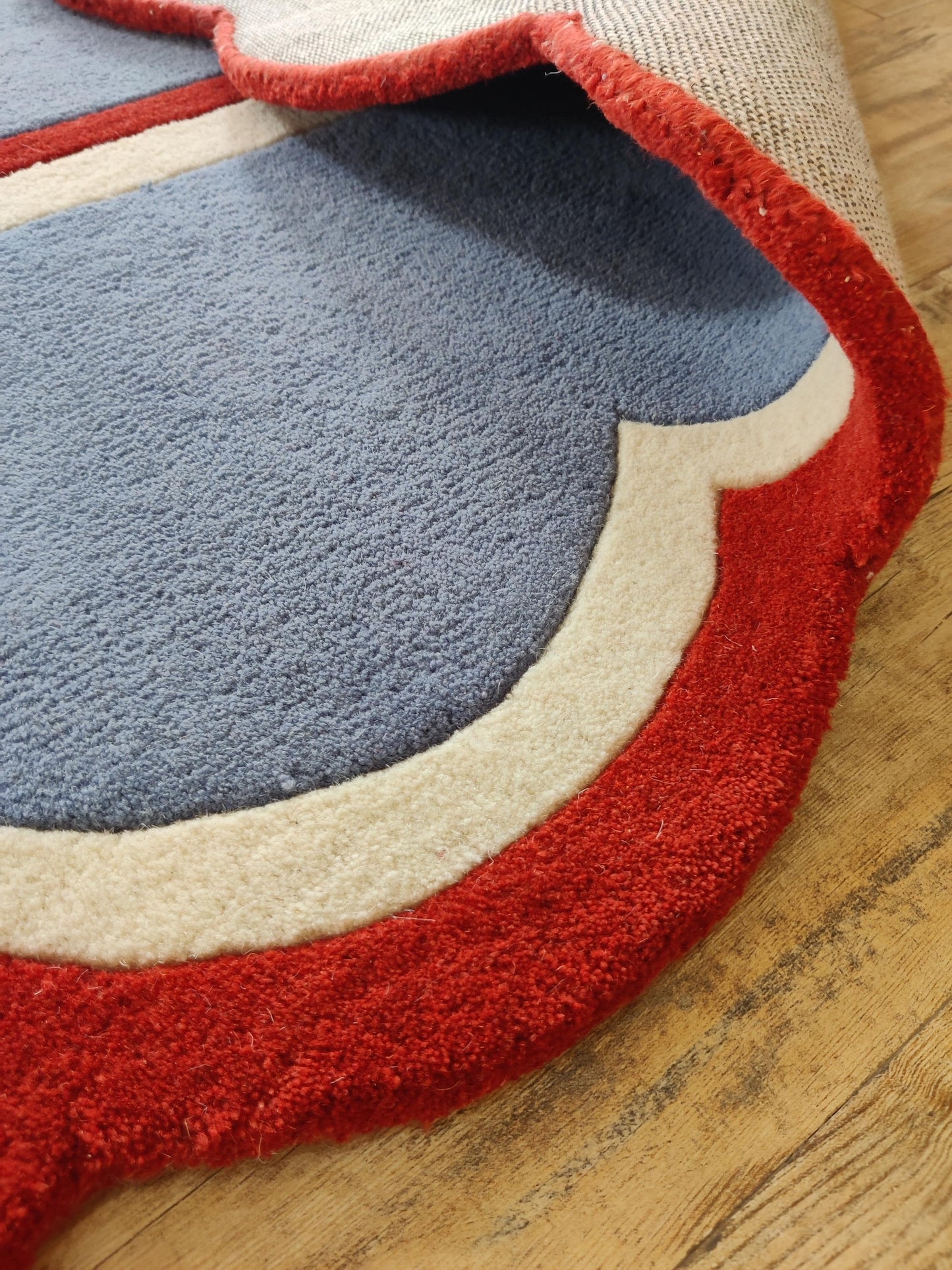 Blue Scalloped Modern Hand Tufted Wool Area Rug for Bedroom and Living Room