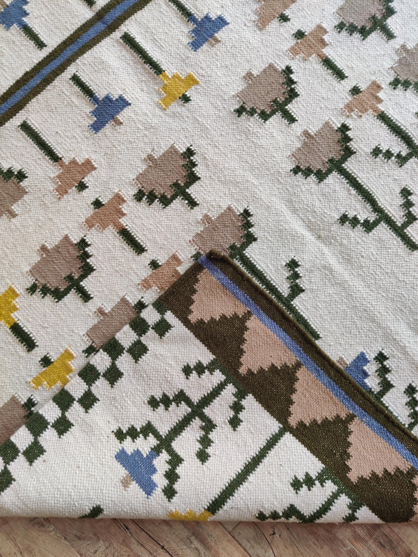 Nordic Thistle Garden Olive Green & Muted Yellow Wool Cotton Dhurrie Rug