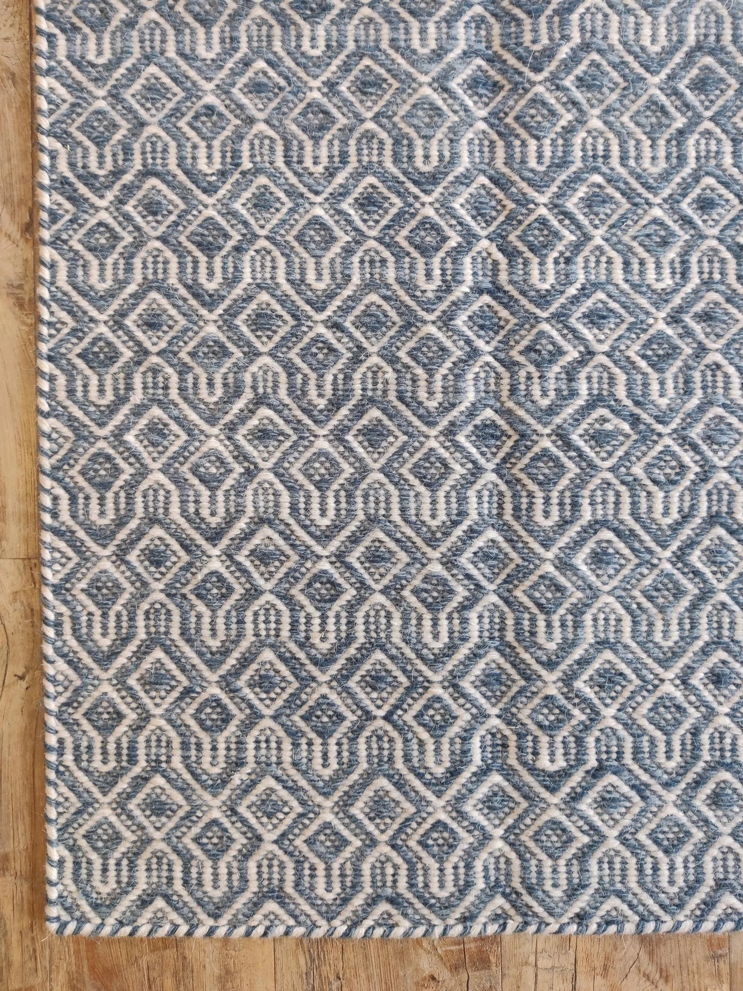 Premium Wool Handloom Carpet with Interlocking Geometric Weave Rug
