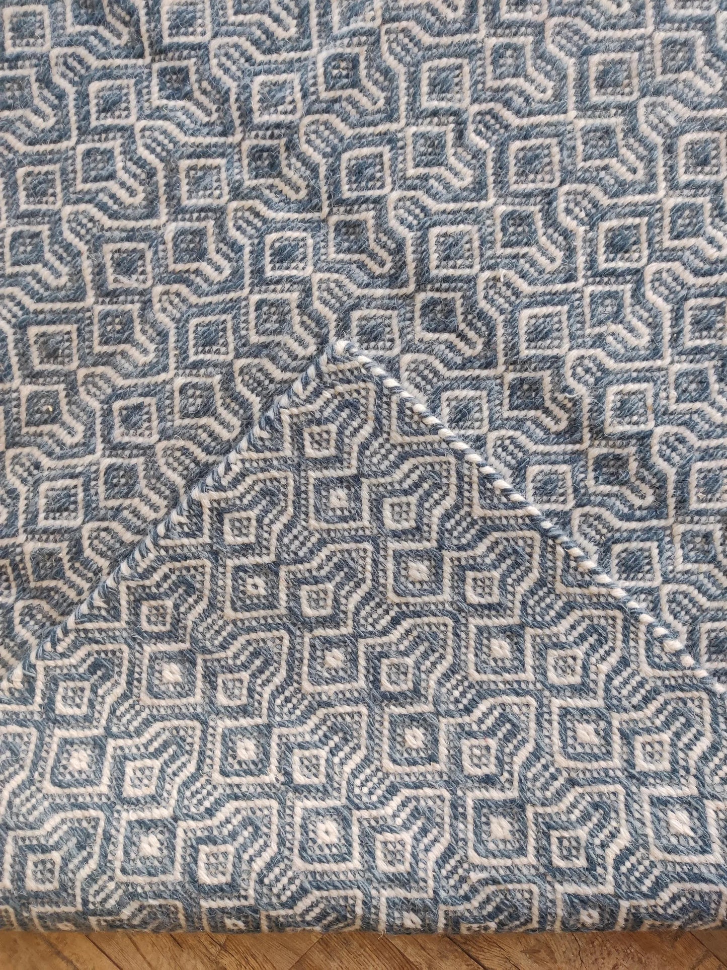 Premium Wool Handloom Carpet with Interlocking Geometric Weave Rug