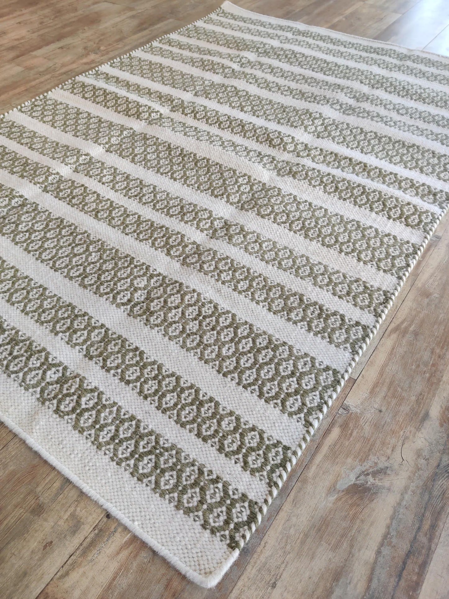 Craftsmanship-Focused Striped Wool Handloom Rug for Modern Decor