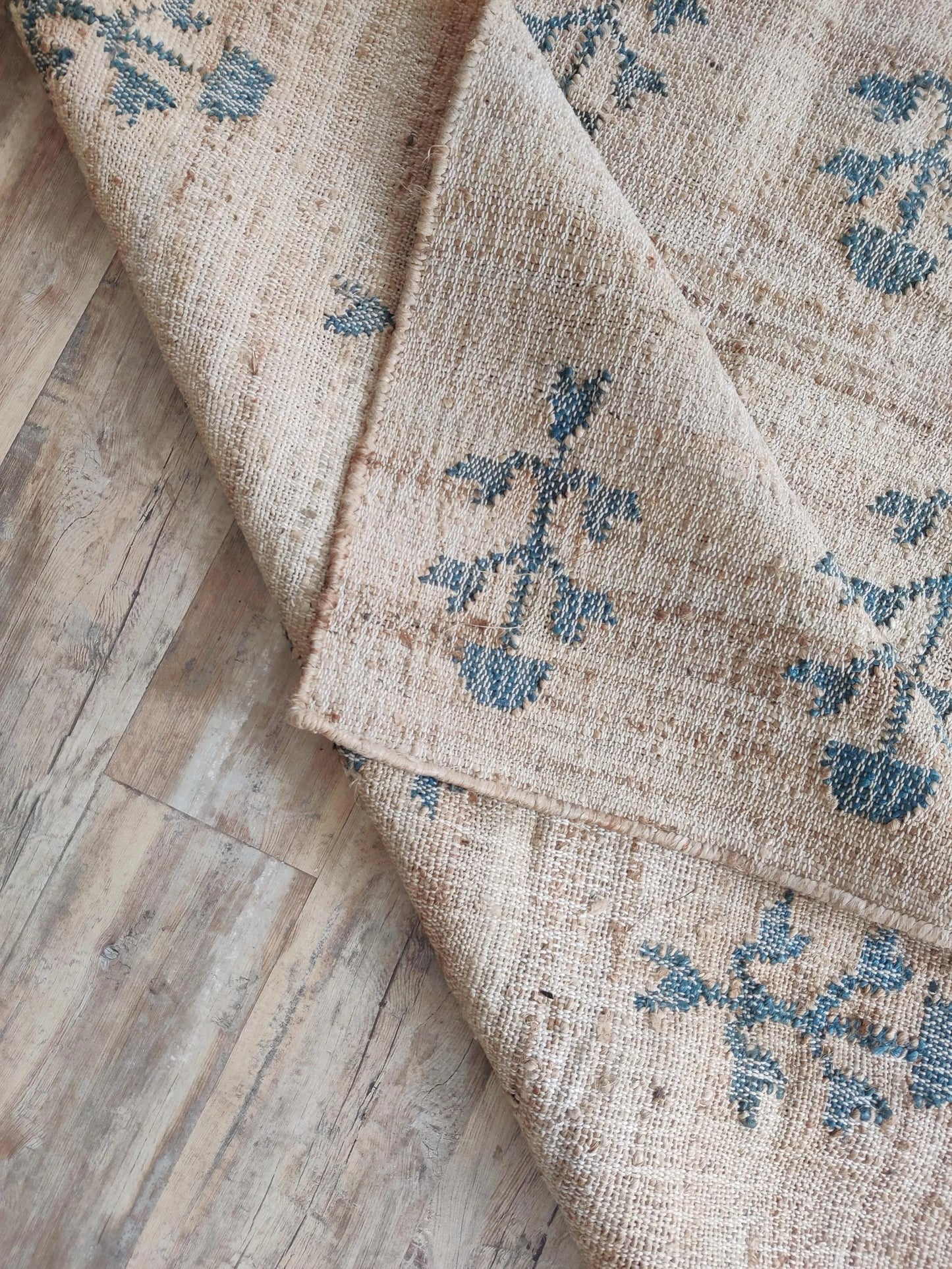 Hand-woven jute Flower Rug Home and Living Room Rug