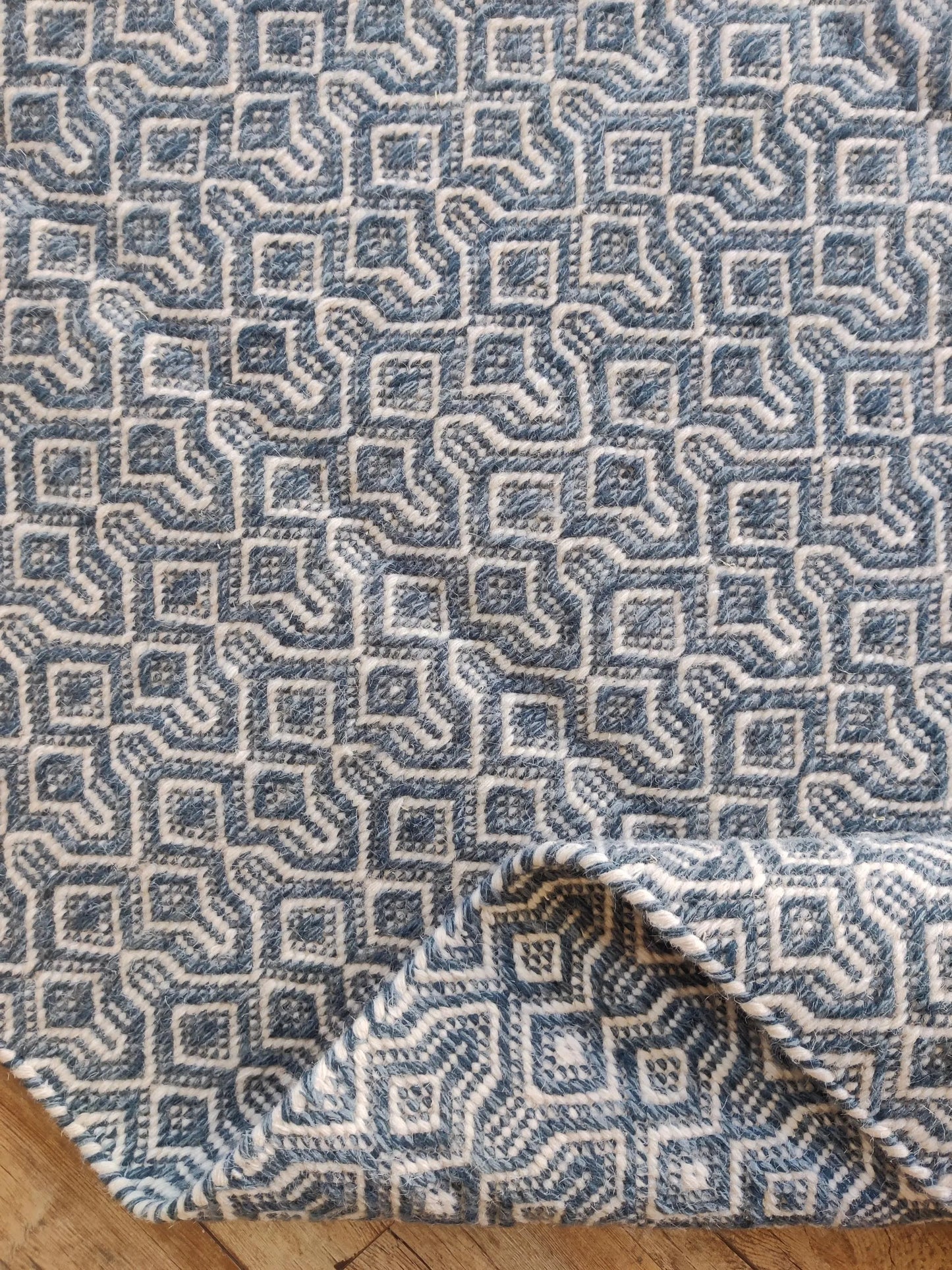 Premium Wool Handloom Carpet with Interlocking Geometric Weave Rug