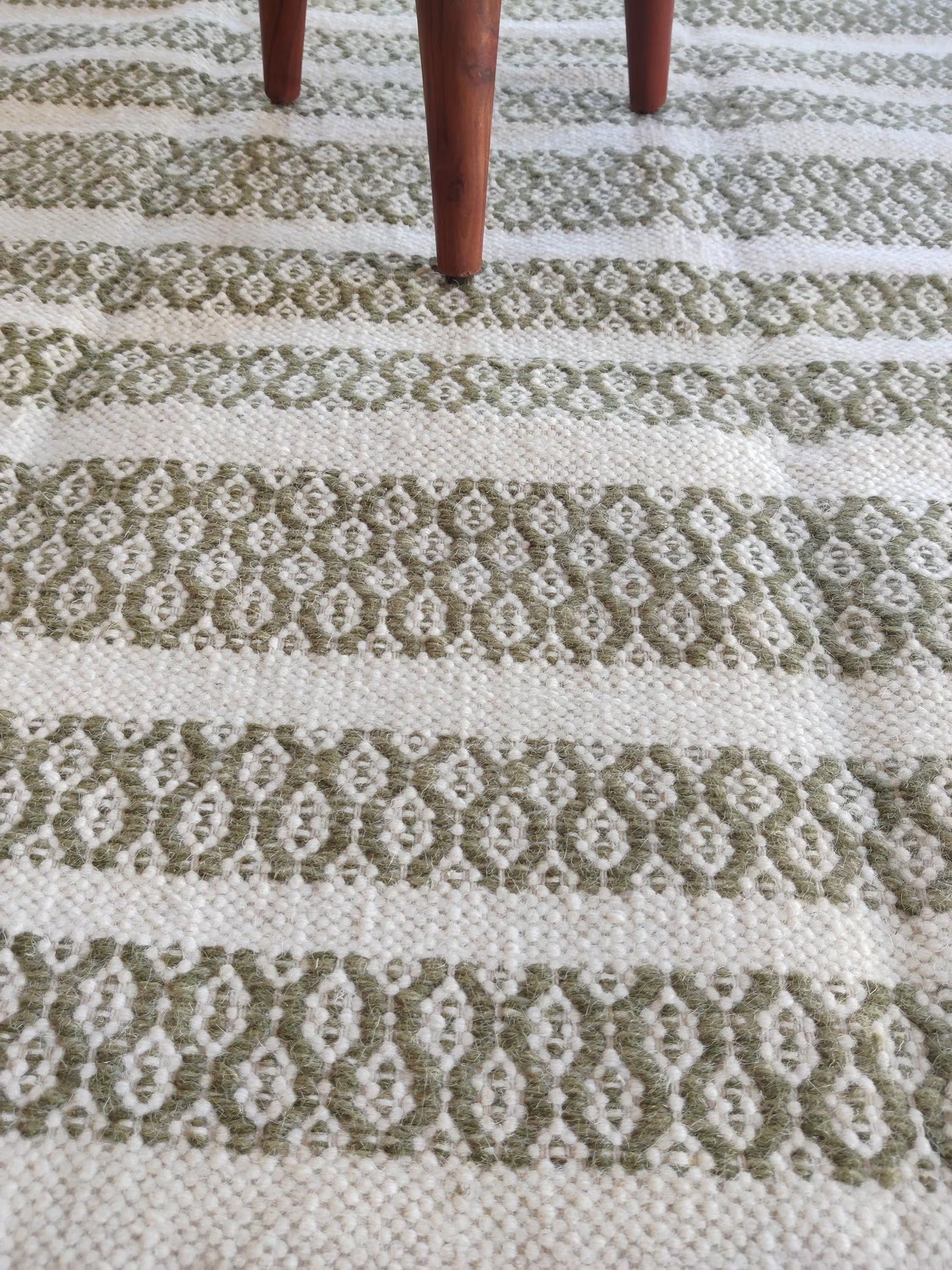 Craftsmanship-Focused Striped Wool Handloom Rug for Modern Decor