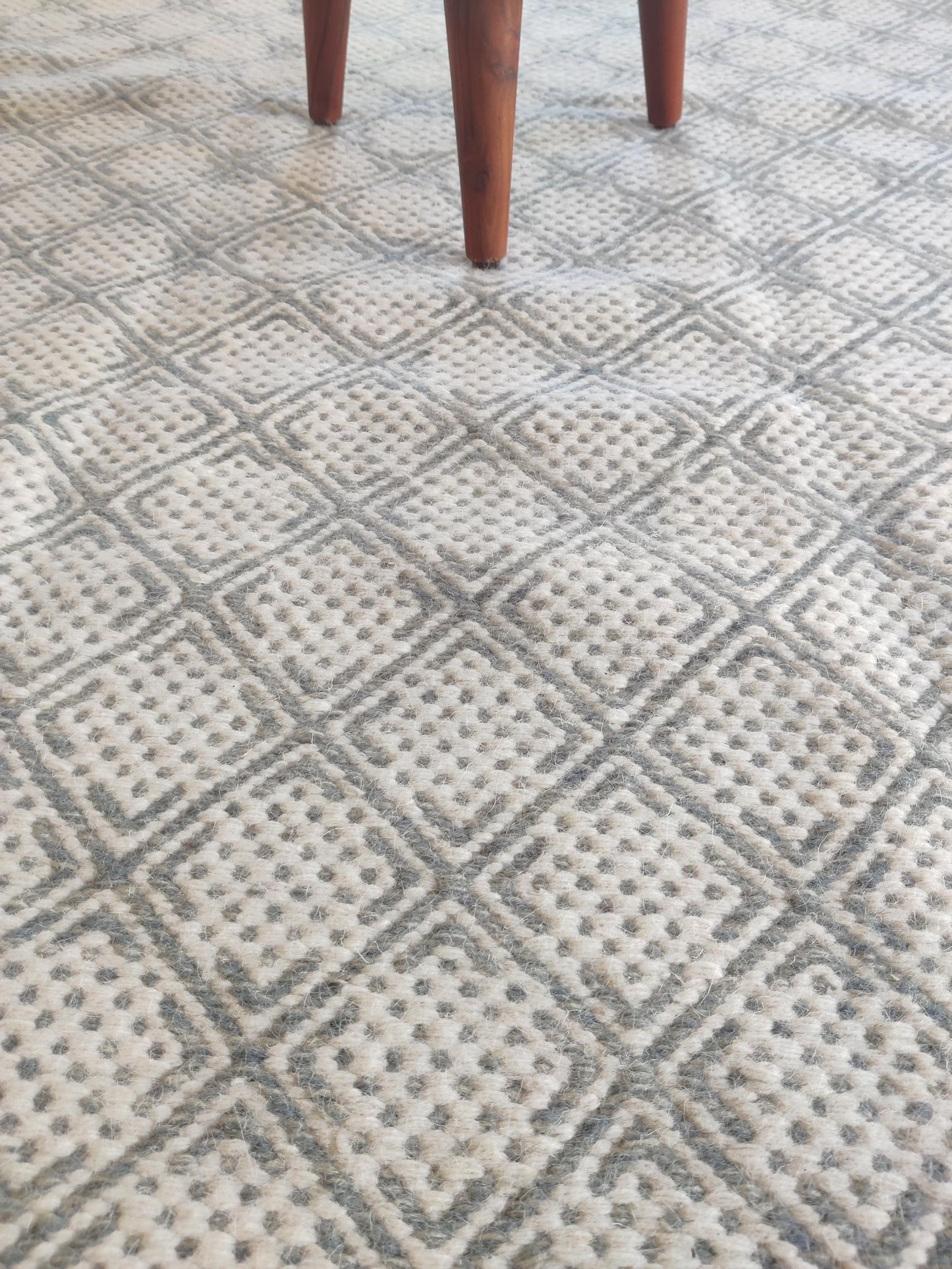 Traditional Diamond Lattice Design, Textured Check Wool Carpet
