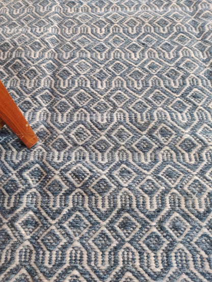 Premium Wool Handloom Carpet with Interlocking Geometric Weave Rug
