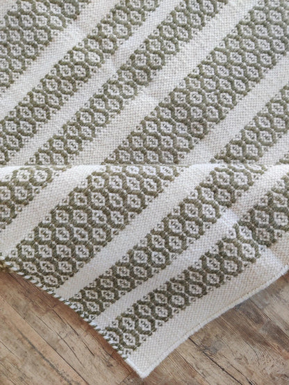 Craftsmanship-Focused Striped Wool Handloom Rug for Modern Decor