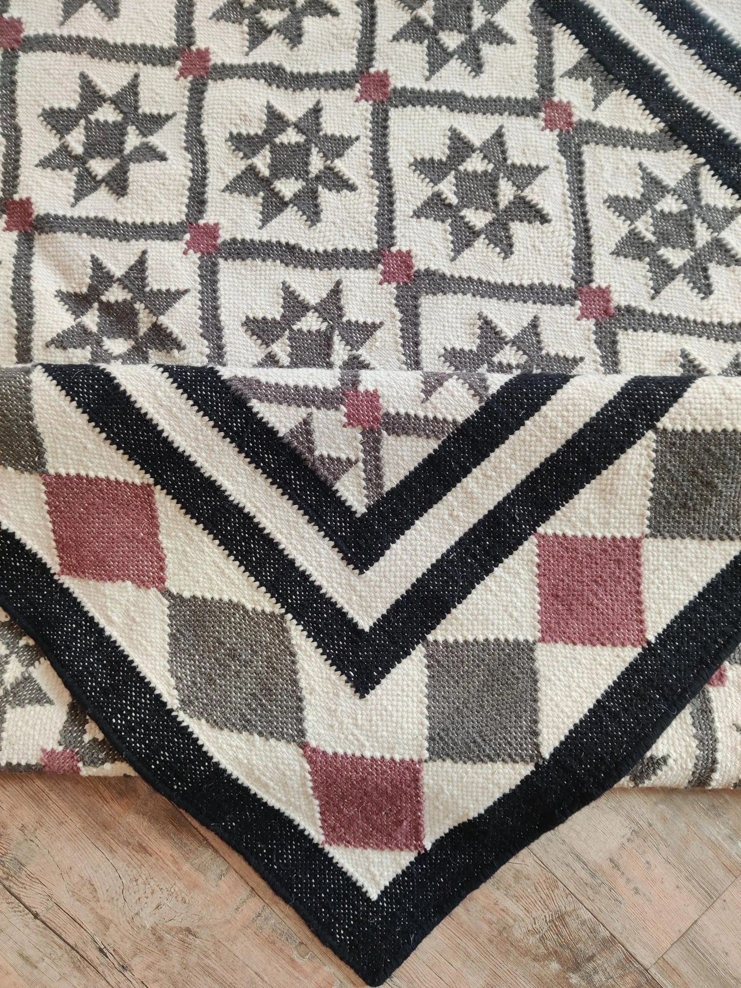 Midnight Star Lattice Charcoal Grey and Mauve Cotton Wool Dhurrie Rug