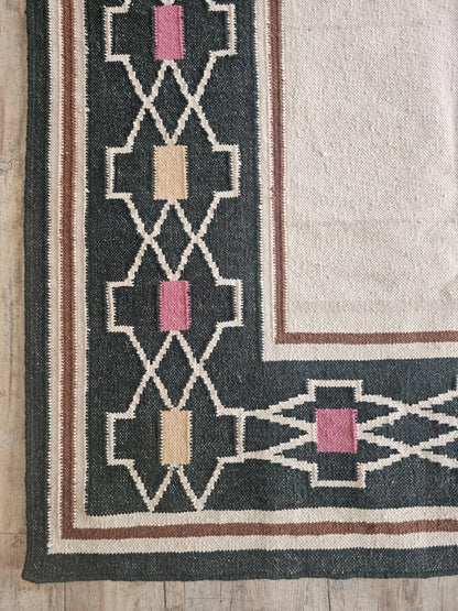 Mesa Tribal Border Solid Cream Center & Black Cotton Wool Dhurrie