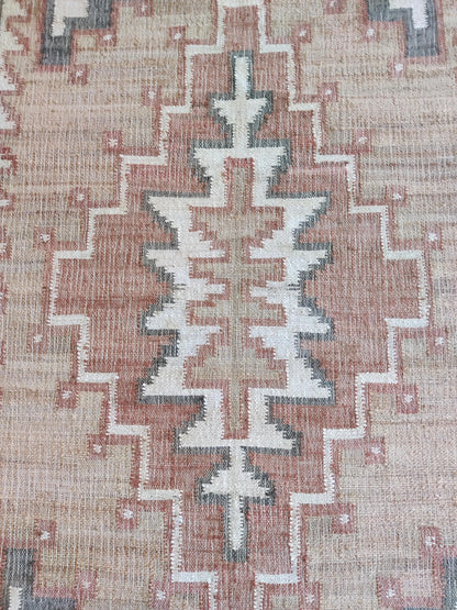 Hand-Woven Linked Circle Dhurrie Contemporary Cotton jute Kilim Floor Carpet