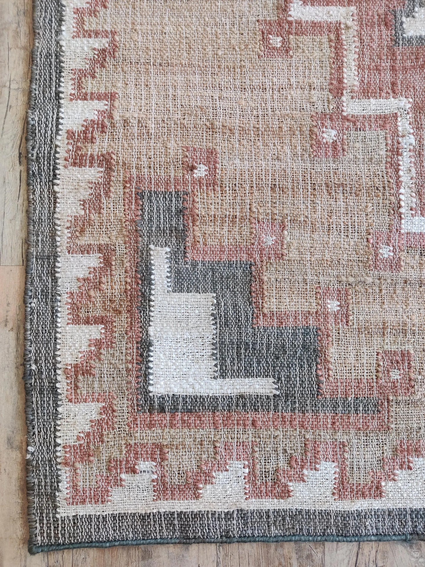 Hand-Woven Linked Circle Dhurrie Contemporary Cotton jute Kilim Floor Carpet