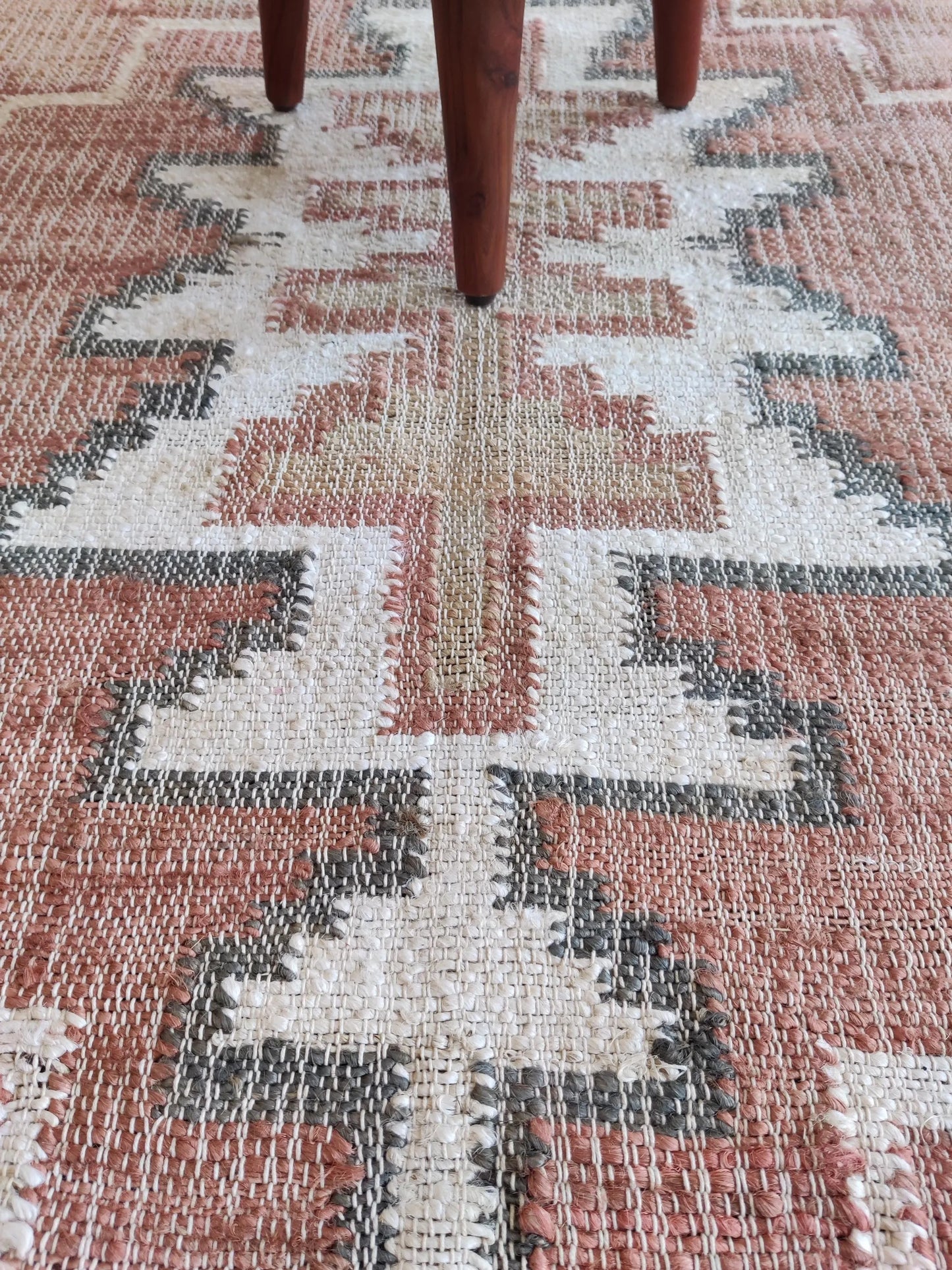 Hand-Woven Linked Circle Dhurrie Contemporary Cotton jute Kilim Floor Carpet