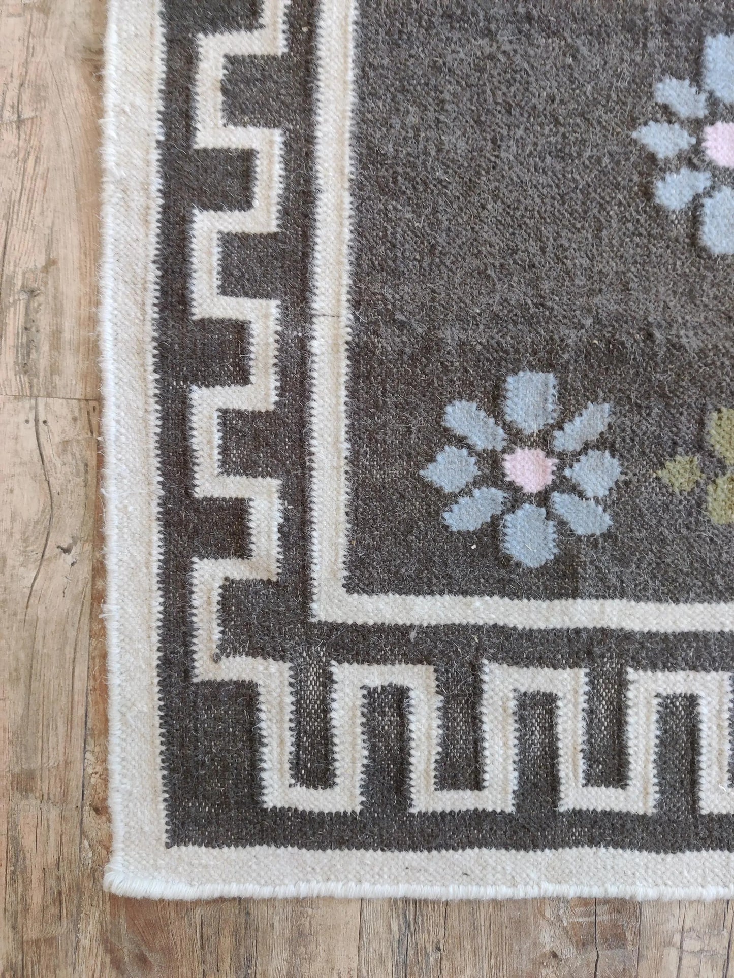 Charcoal Greek Rosette Premium Black & Cream Wool Cotton Dhurrie Rug