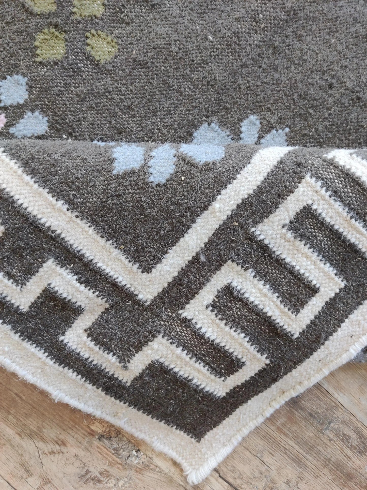 Charcoal Greek Rosette Premium Black & Cream Wool Cotton Dhurrie Rug