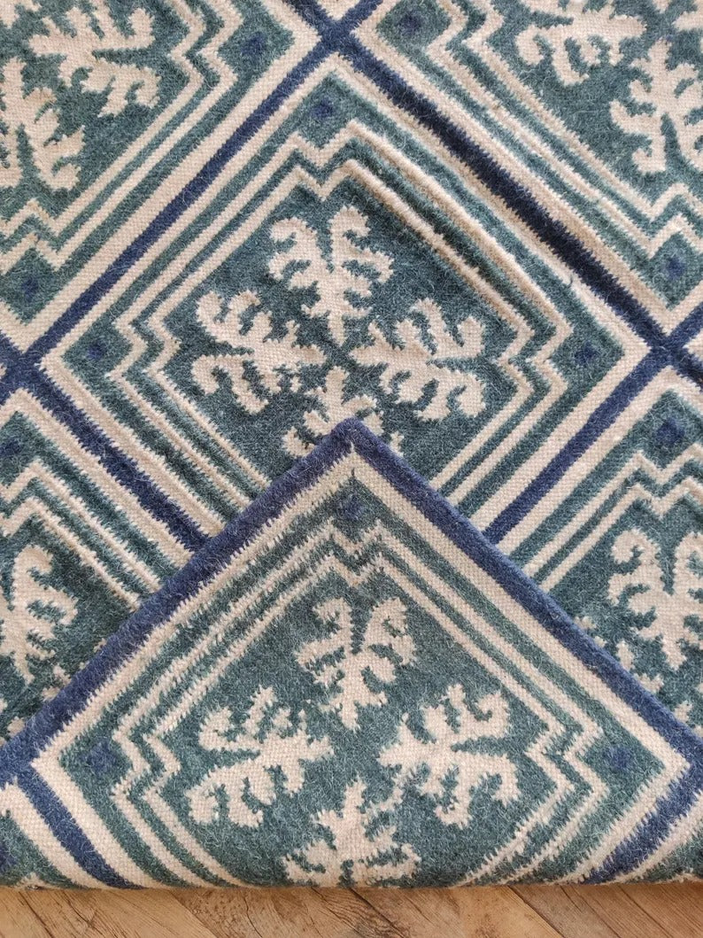 Teal Labyrinth Crest Classical Geometric Rug