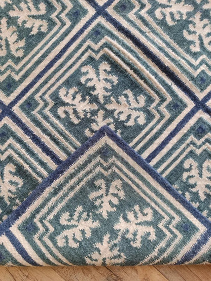 Teal Labyrinth Crest Classical Geometric Rug