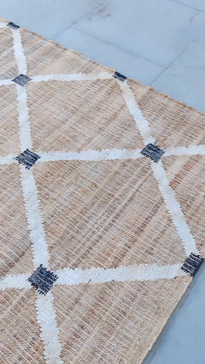 Diamond Trellis Cotton Jute Rug - Hand-Woven Natural Fiber Dhurrie
