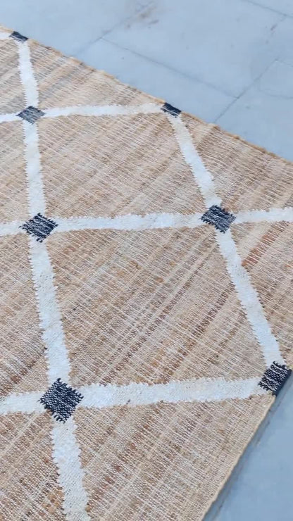 Diamond Trellis Cotton Jute Rug - Hand-Woven Natural Fiber Dhurrie