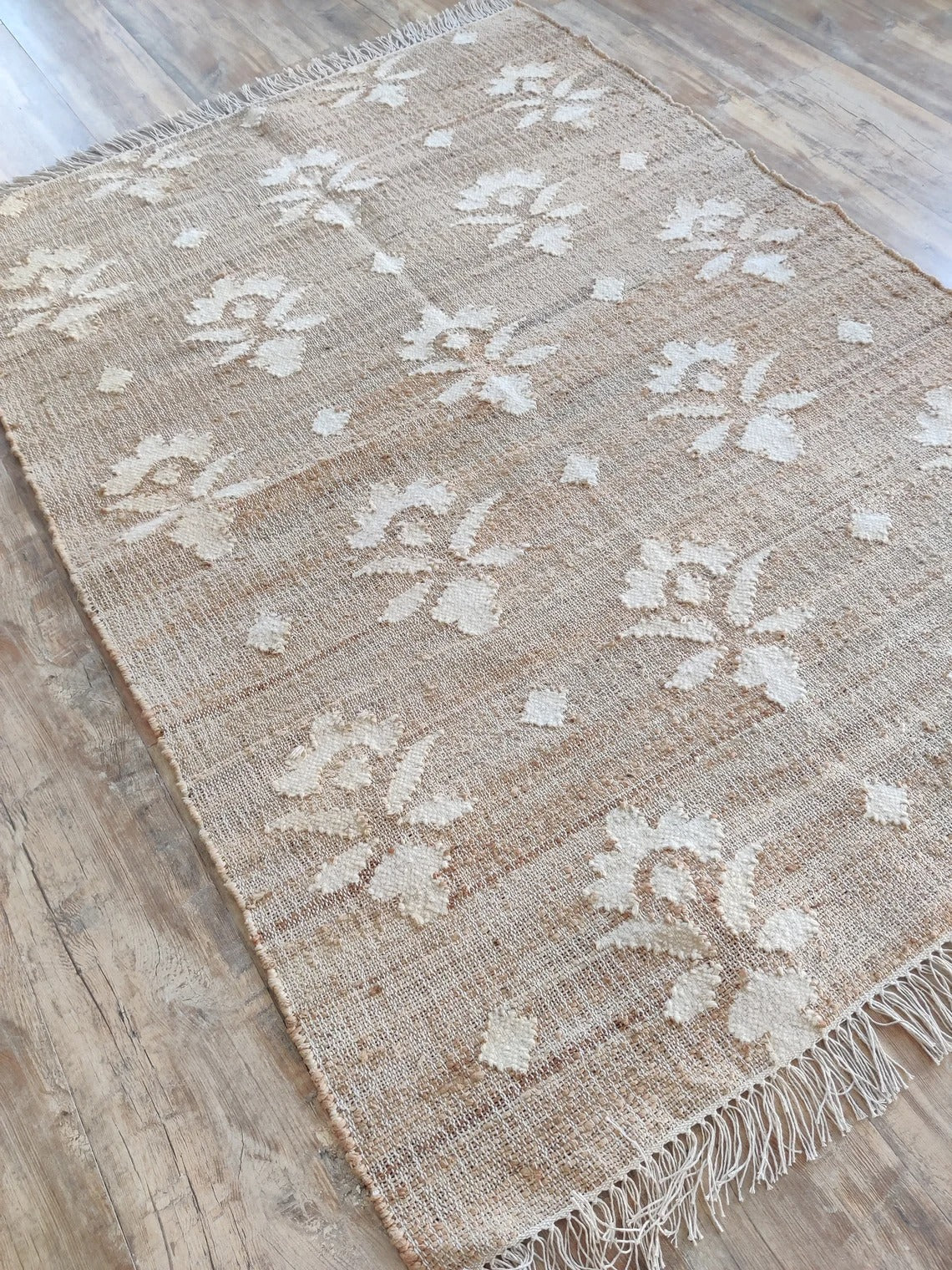 Hand-Woven White Flower Farmhouse Decor Floor Carpet