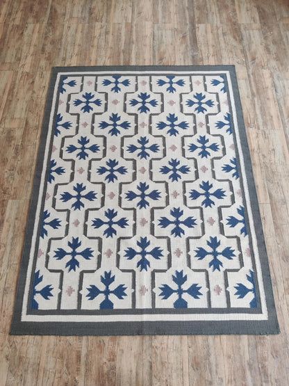 Elegant Navy Blue Snowflake Geometric Pattern
