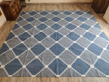 Pixel Diamond Lattice Geometric Flatweave Rug