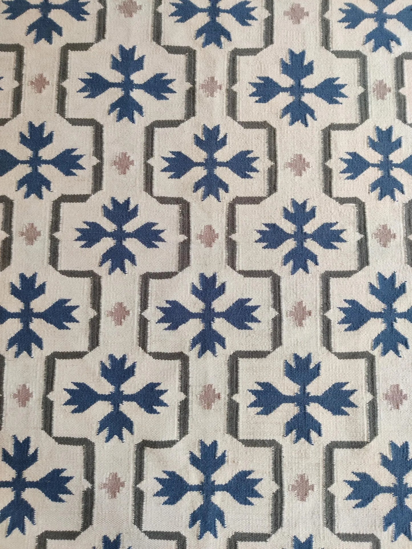 Elegant Navy Blue Snowflake Geometric Pattern