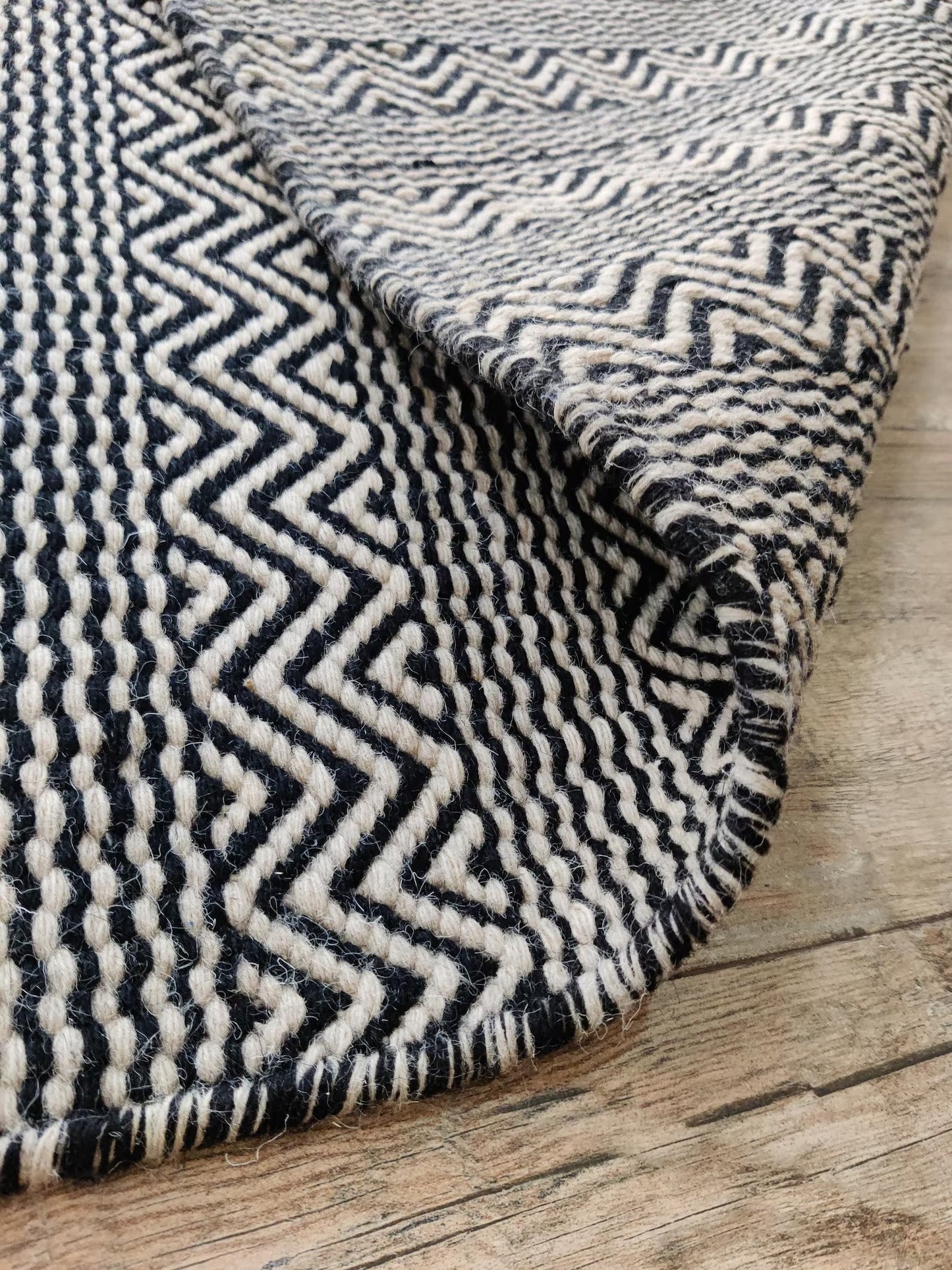 Onyx Zigzag Modern Geometric Handloom Carpet