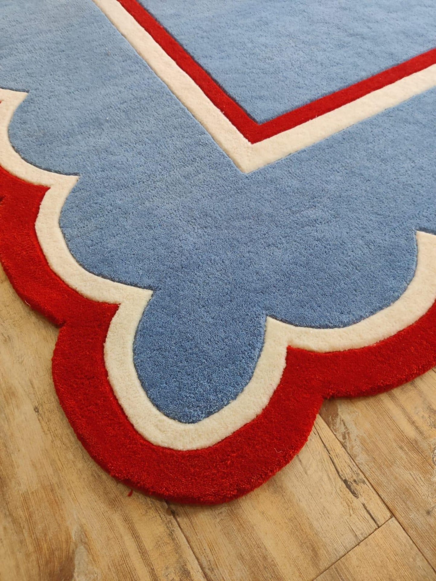 Blue Scalloped Modern Hand Tufted Wool Area Rug for Bedroom and Living Room