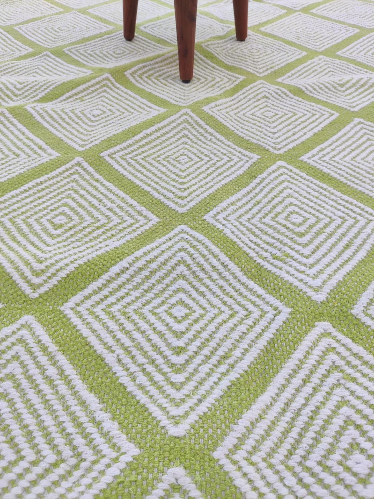 Handloom Wool Rug in Rhombus Lattice Rug