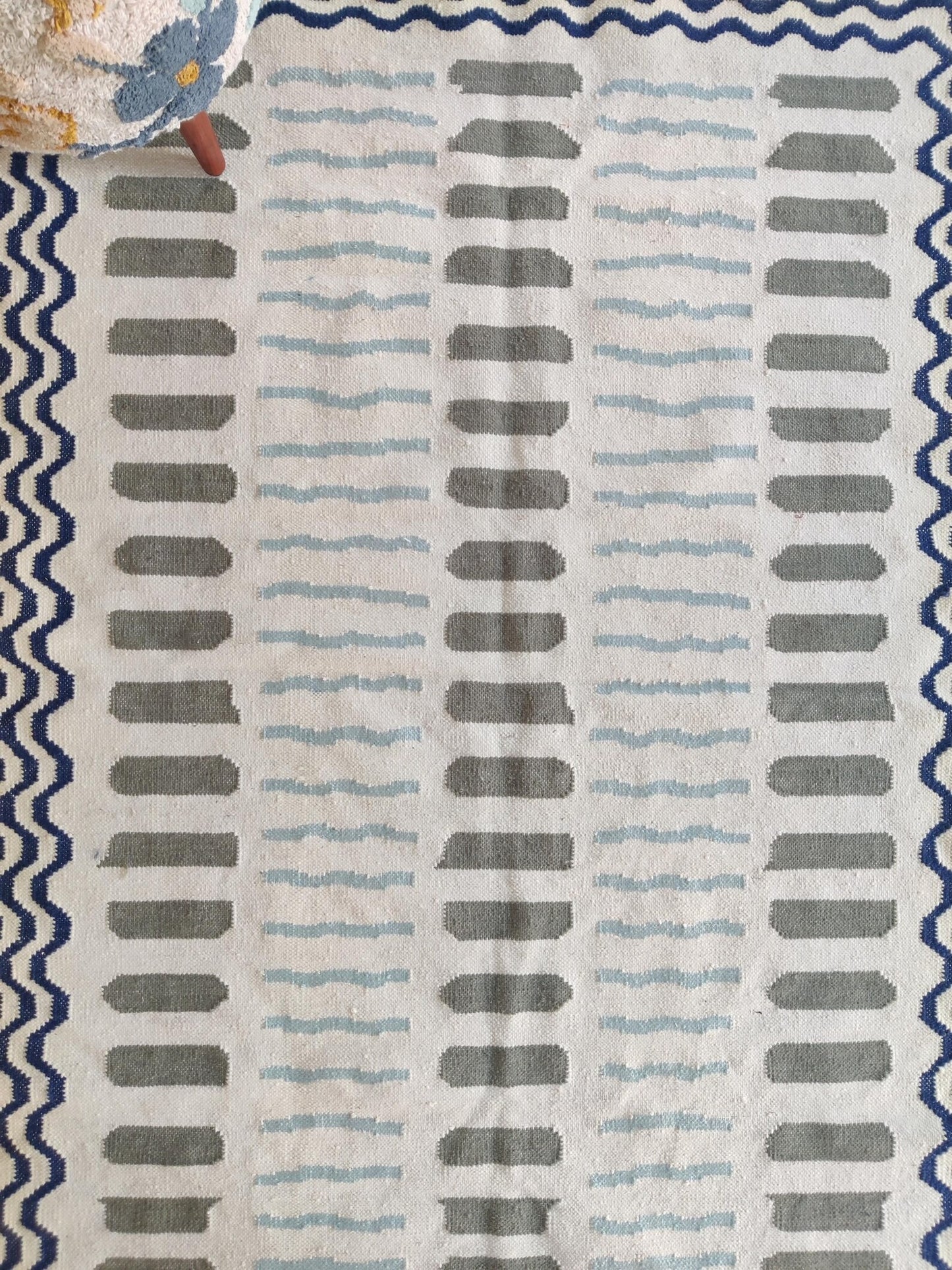 Azure Wave & Dash Abstract Rippled Wave Pattern Flatweave rug