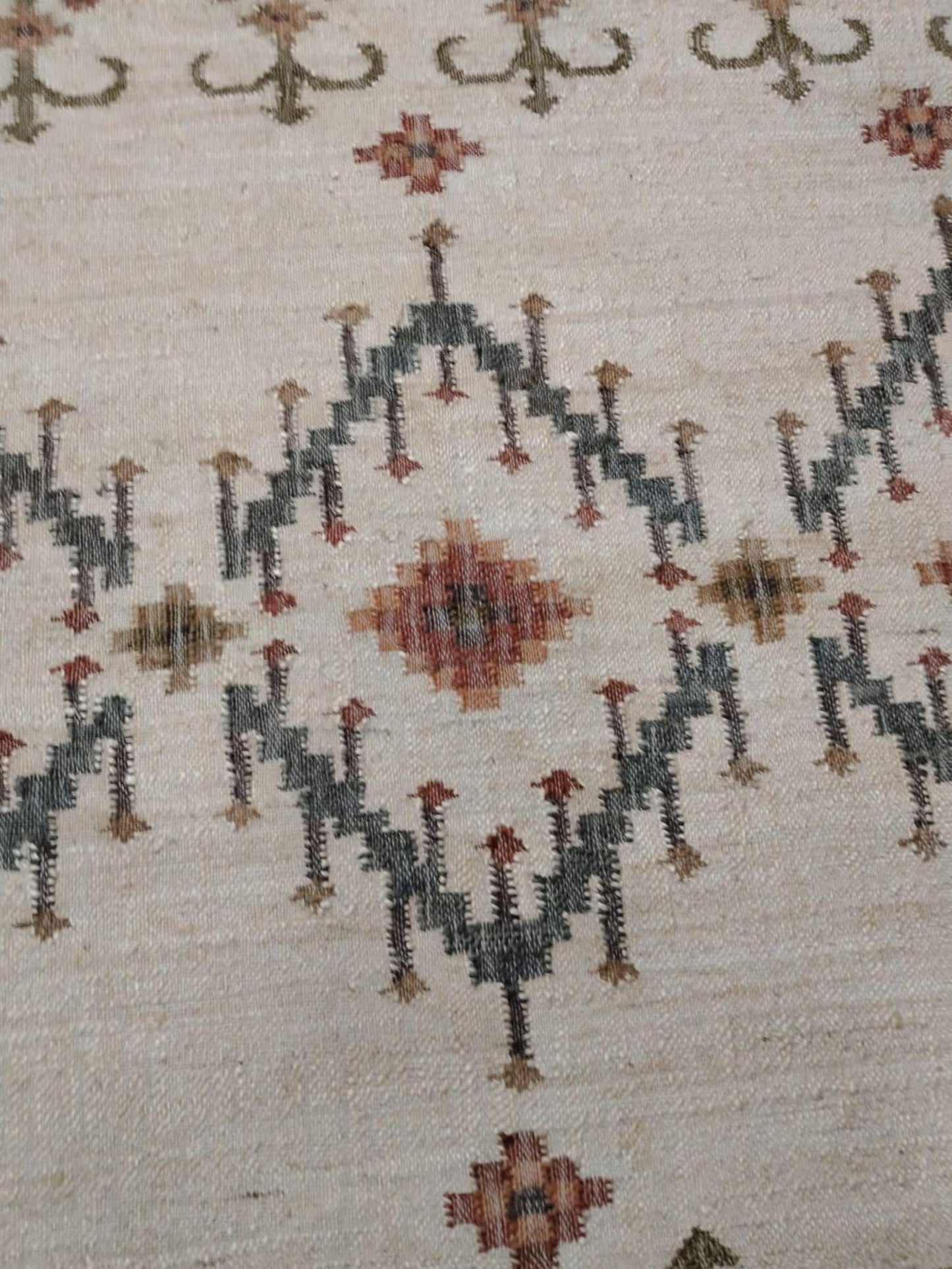 Heritage Symmetra Eco-Friendly Reversible Area Rug for Living Room