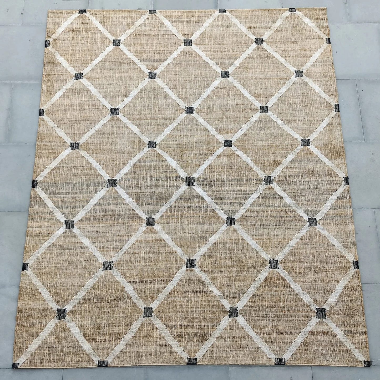 Diamond Trellis Cotton Jute Rug - Hand-Woven Natural Fiber Dhurrie