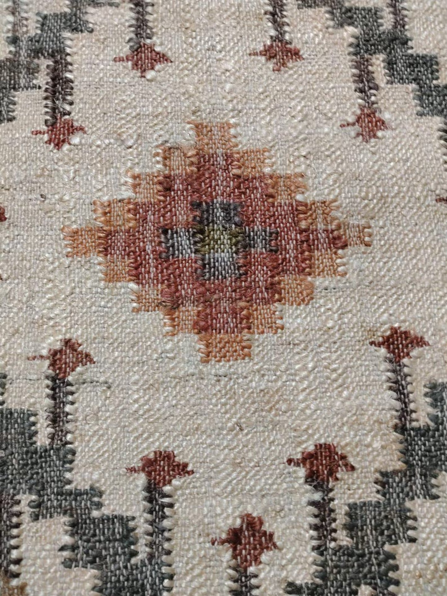 Heritage Symmetra Eco-Friendly Reversible Area Rug for Living Room