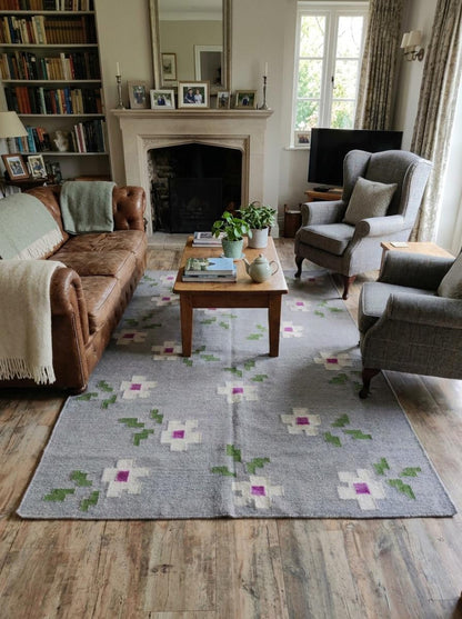 Grey Blossom Pop Modern Grey & Pink Floral Wool Cotton Dhurrie Rug