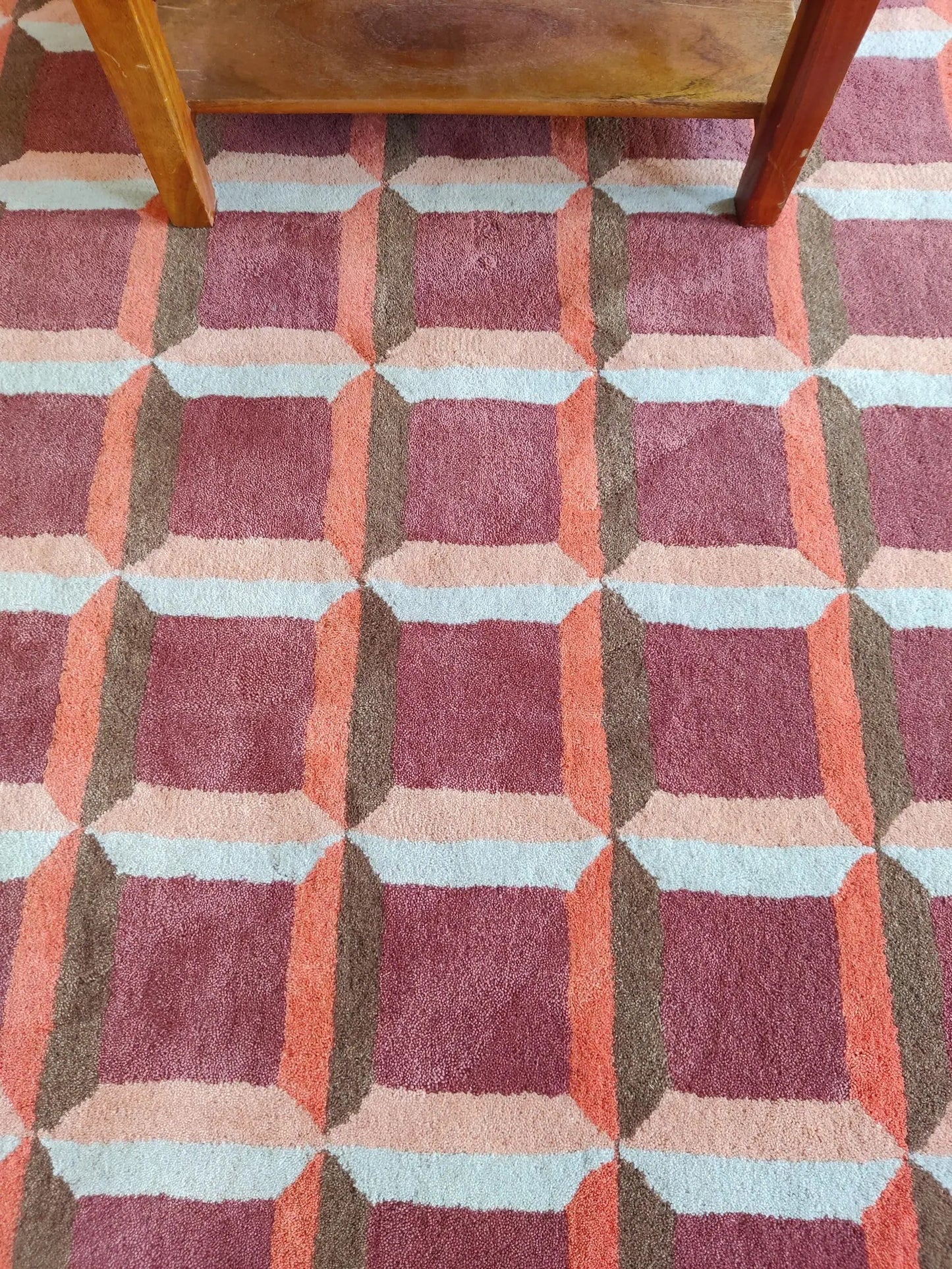 Abstract Red Orb & Checkered Pattern Thick Plush Pile Designer Carpet