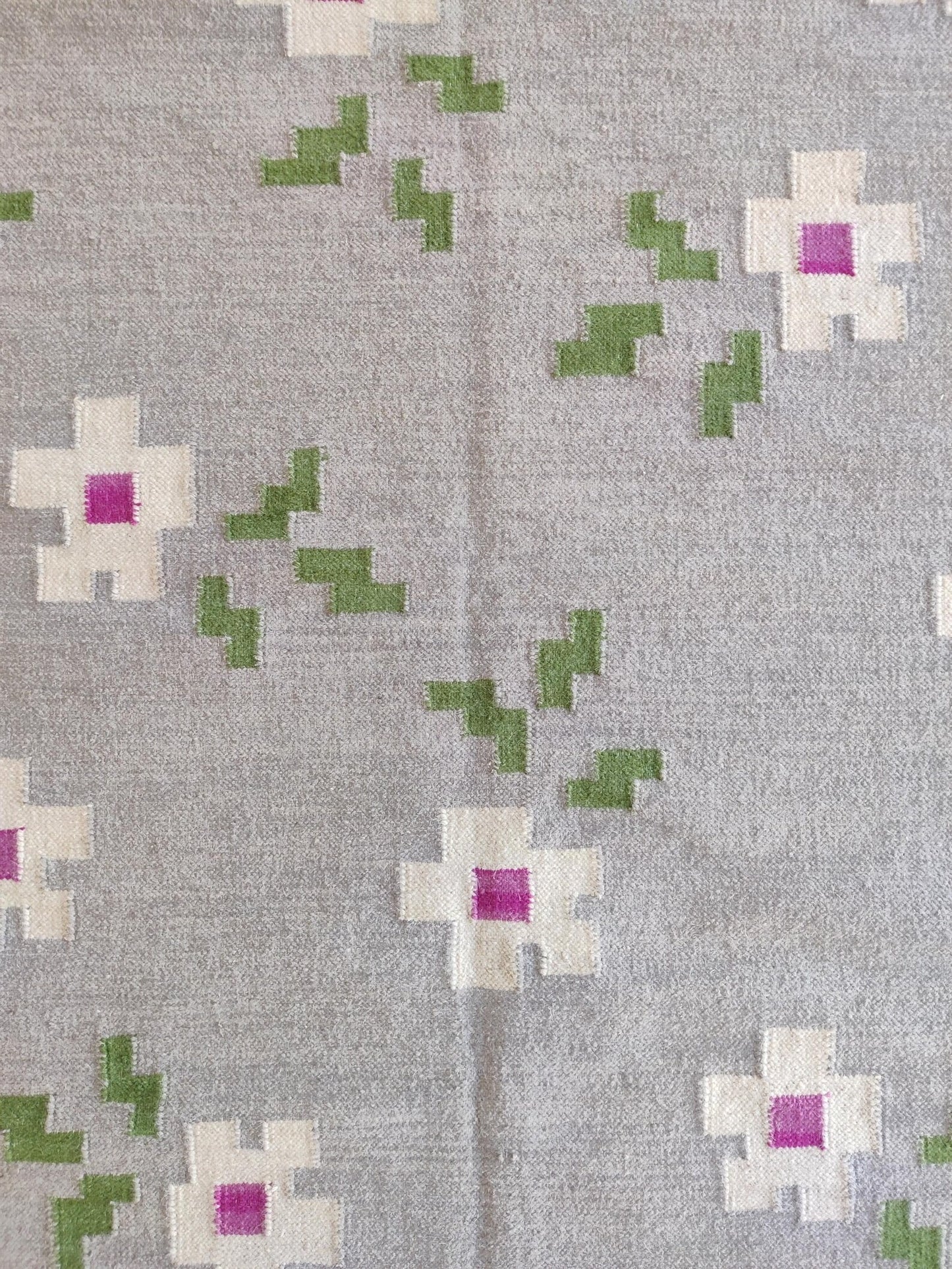 Grey Blossom Pop Modern Grey & Pink Floral Wool Cotton Dhurrie Rug