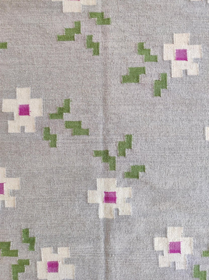 Grey Blossom Pop Modern Grey & Pink Floral Wool Cotton Dhurrie Rug